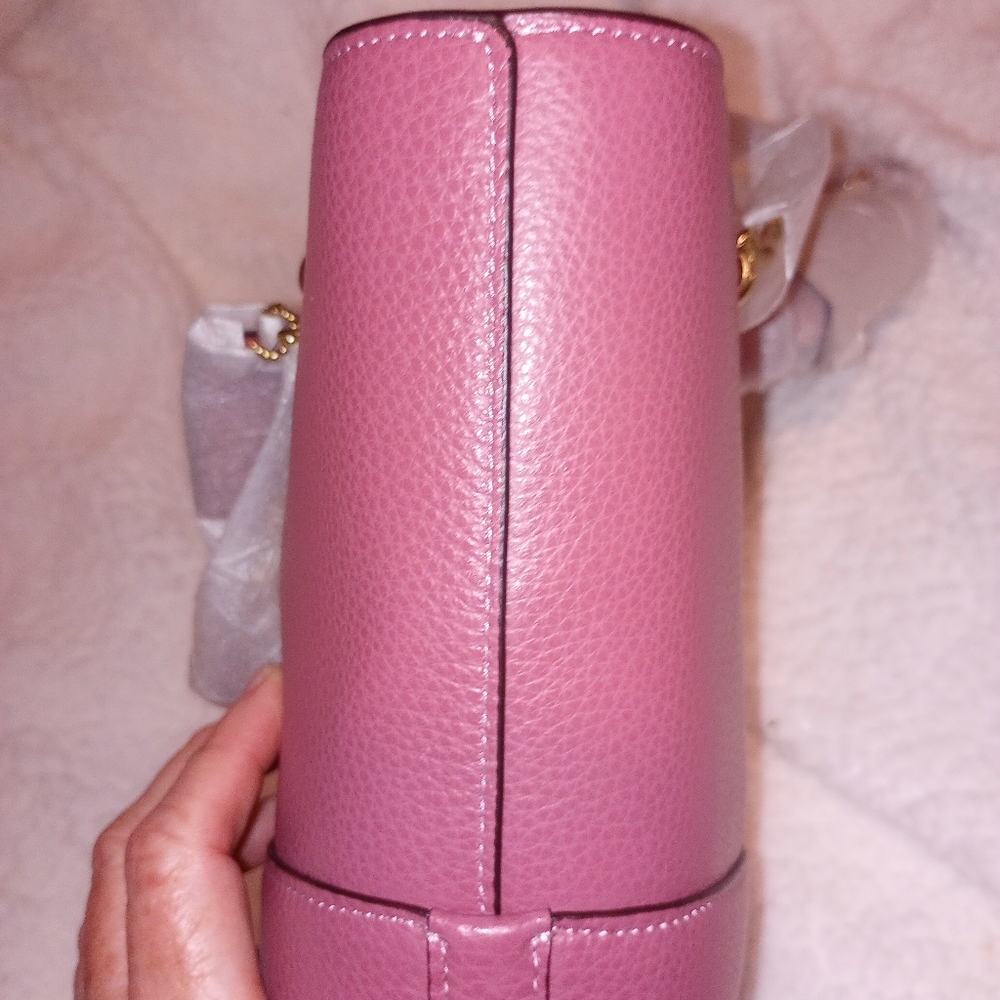 Coach LTHR LANE BCKT w/shoulder strap,Rouge;Never out of bag B4 pics! Gorgeous! - Picture 5 of 12
